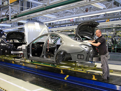 造車也“復古” 奔馳使用人類取代機器人