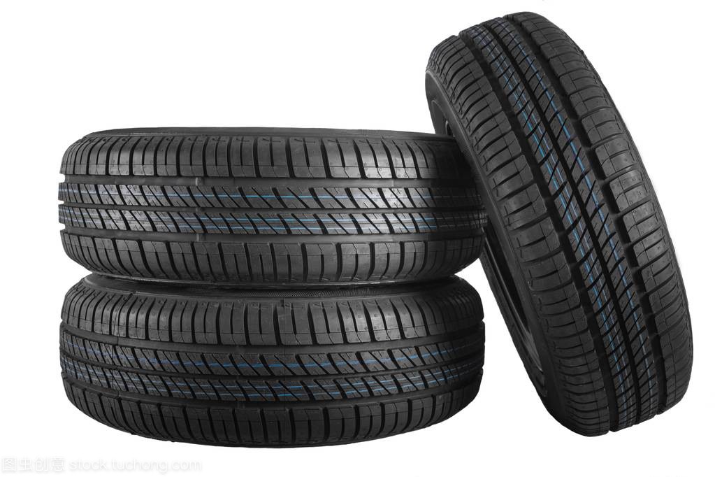 新的和未使用的汽車(chē)輪胎反對(duì)隔絕的背景