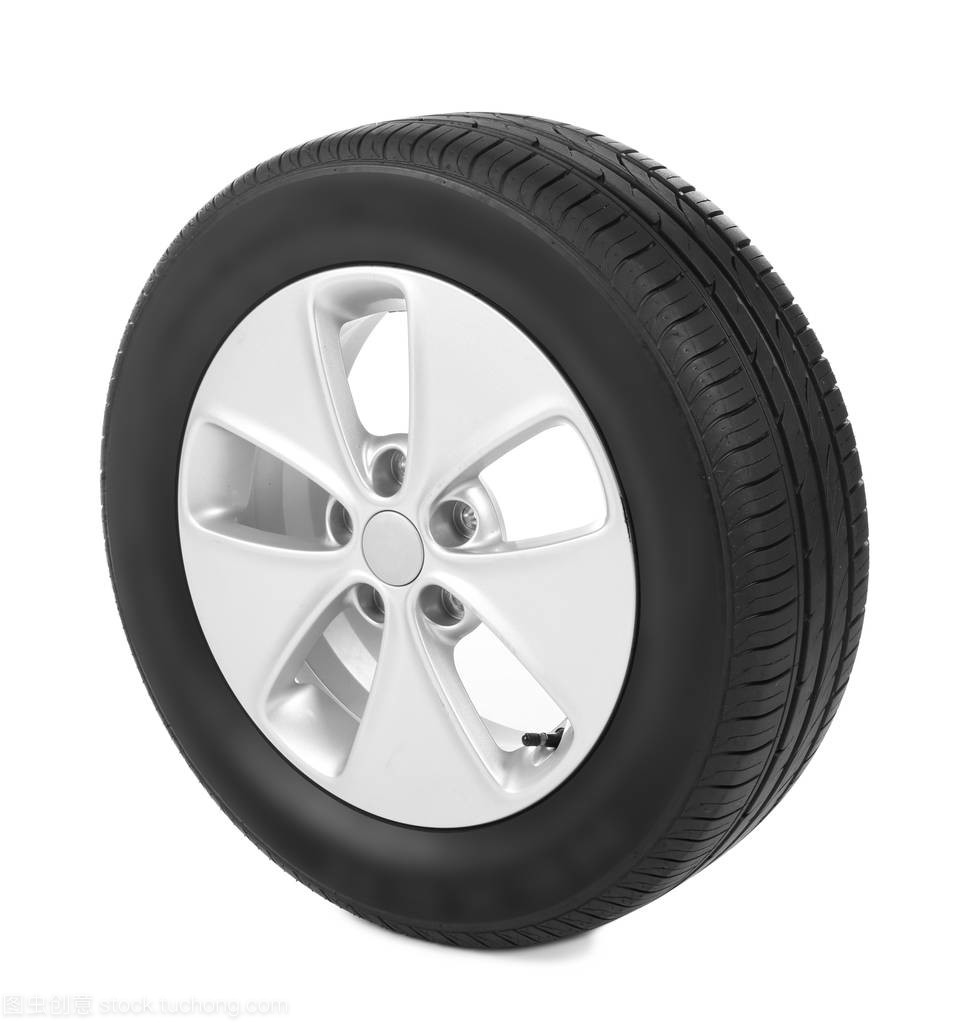 帶輪輞的汽車輪胎白色背景